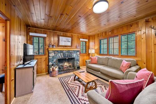 Joseph Casa | Knotty Pine Cabin