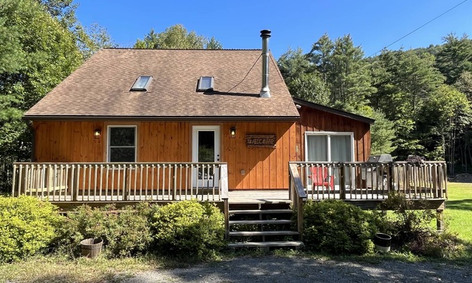 Milford Casa | Knotty Pine - Private cabin nestled in the woods, fire pit, near CDP/ASV