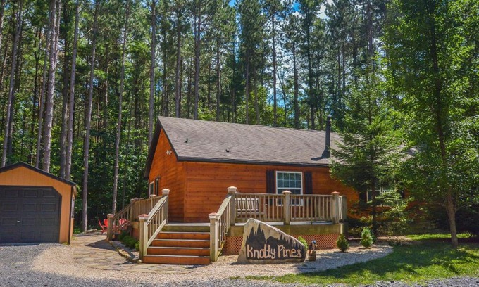 Oakland Casa | Knotty Pines