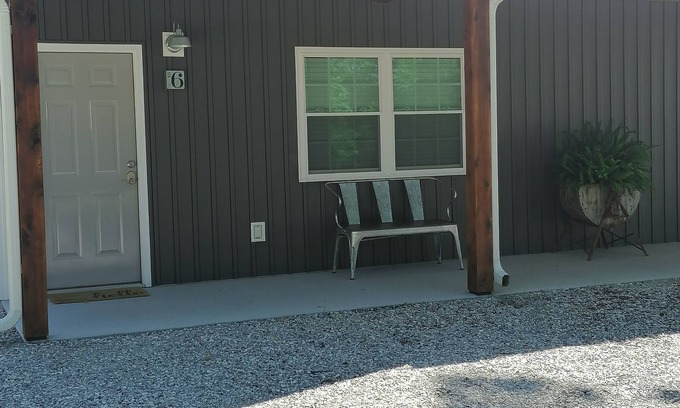 Mountain View Cabina | Knotty Squirrel Unit 6 King Suite with pullout sofa
