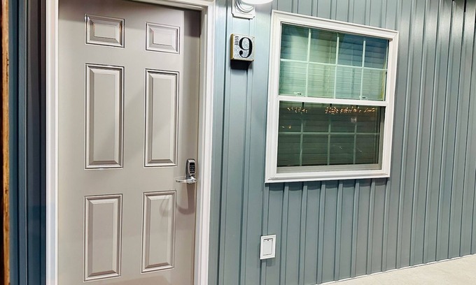Mountain View Cabina | Knotty Squirrel Unit 9 Standard King Suite