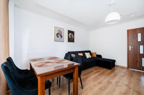 Baluty Apartamento | Kochanowskiego Parkside Apartment by BookingHost