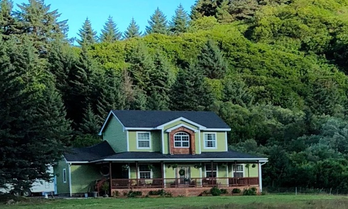Chiniak Casa | Kodiak Retreat — Steps from Ocean, Near Olds River Trails & Great Fishing
