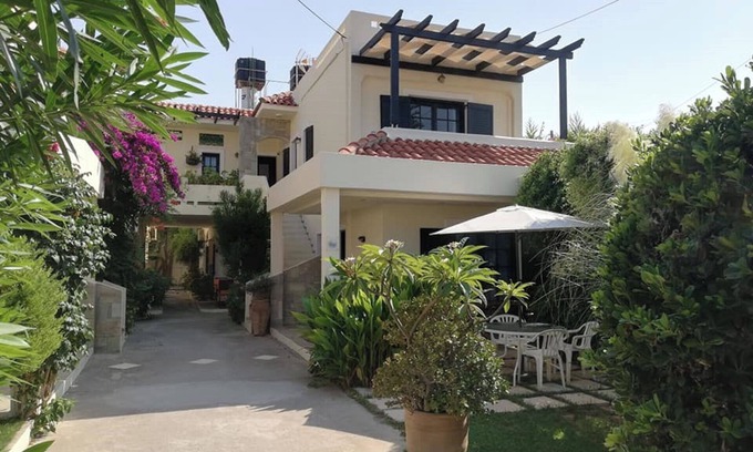 Kokkini Chani Apartamento | Kokkini Hani: Precioso apartamento con jardín, a 100 metros de la playa, Kokkini Hani / Heraklion.