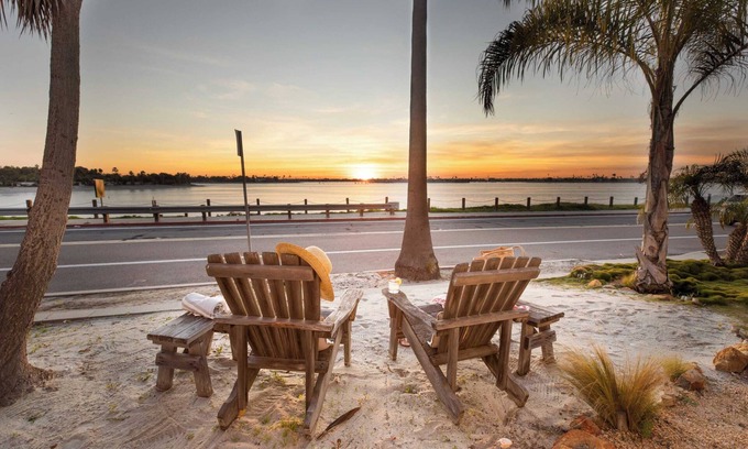 Crown Point Cabaña | Kokomo by Avantstay Bayside Getaway w/ Fire Pit, & Large Outdoor Patio