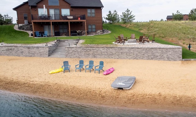 New Lisbon Casa | Kokomo Cabin: Campfires, Family Fun & Pickleball