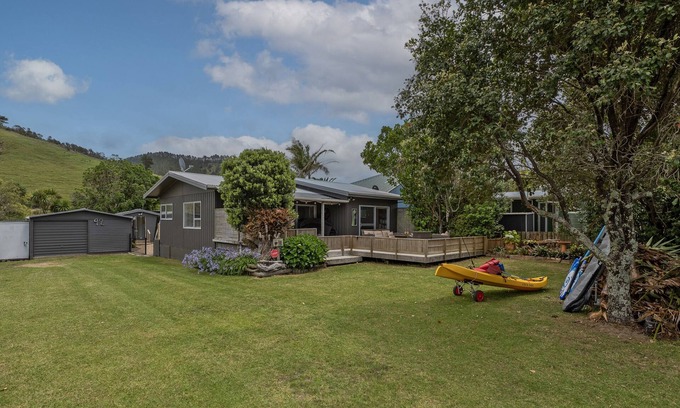 Whiritoa Casa | Kon Tiki Retreat - Whiritoa Beach Holiday Home