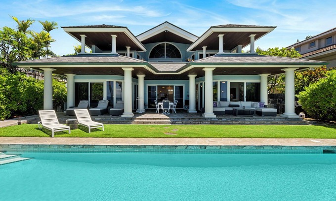 Kailua-Kona Casa | Gran casa frente al mar con piscina, fácil acceso al centro de Kona, a pasos de los estanques de Keiki. Casa Azul