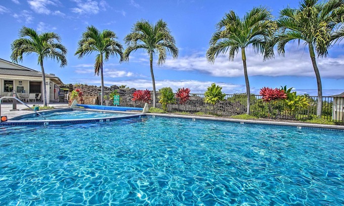Kahaluu Bay Apartamento | Kona Townhome w/ Lanai & Resort Amenities!