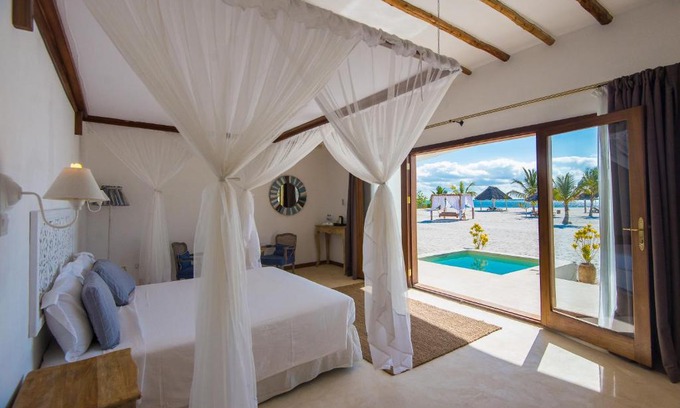 Michamvi Complejo | Konokono Beach Resort and Isaraya Luxury Overwater Villas
