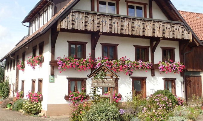 Untermunstertal Apartamento | Konradehof - Ferienwohnung " am Garten"