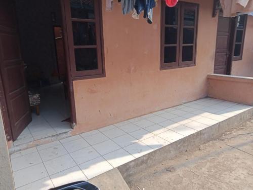 Serang Apartamento | Kontrakan Ibu Hj. Rosmalawati
