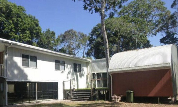 Coonarr Casa | Kookaburra Creekside Retreat- Huge family house backing on to Coonarr Creek