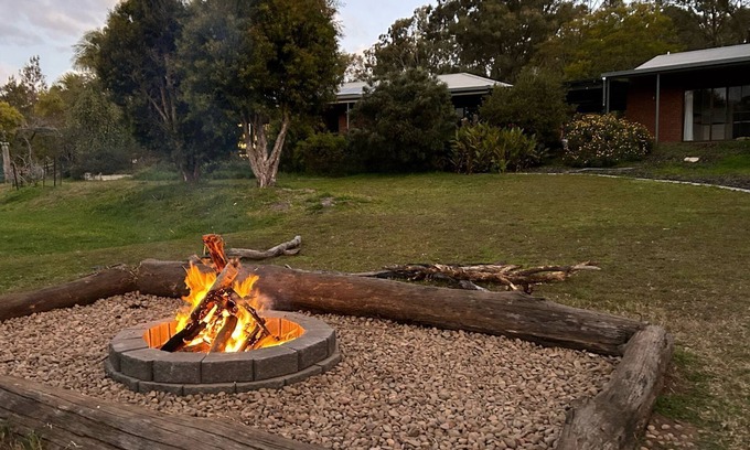 North Rothbury Casa | Kookaburra Range escape