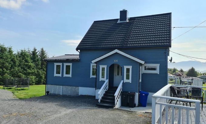 Heroy Casa | Koselig hus med hage i Herøy på Sunnmøre.