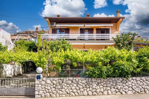 Kostrena Apartamento | Kostrena Apartment Maja Few Mt From Sea- Happy Rentals