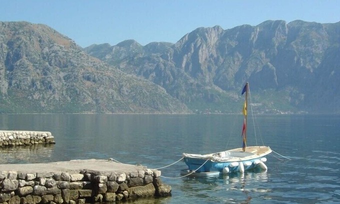 Prcanj Villa | Frente al mar-Kotor-6-14 perfecta para vacaciones familiares con embarcadero
