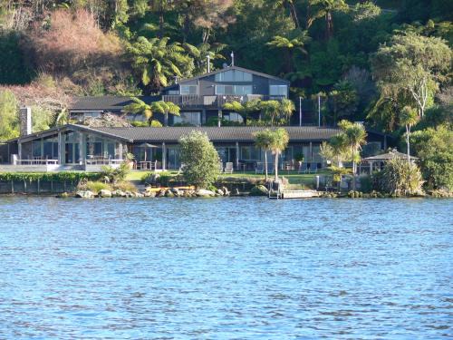 Kawaha Point Cama Y Desayuno | Koura Lodge