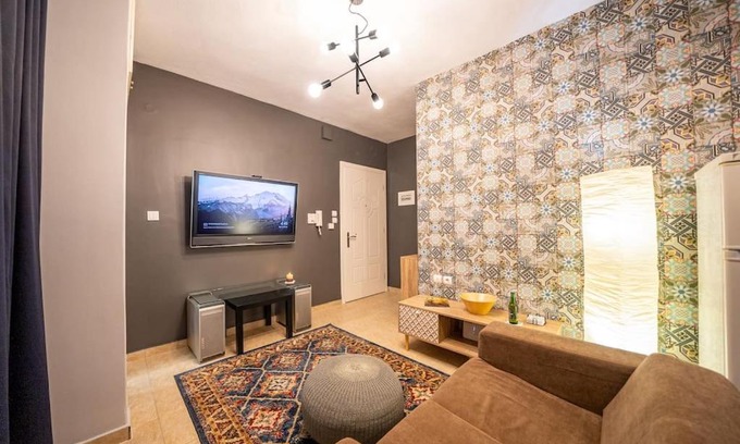 Kozani Apartamento | Kozani Hideaway for 2!