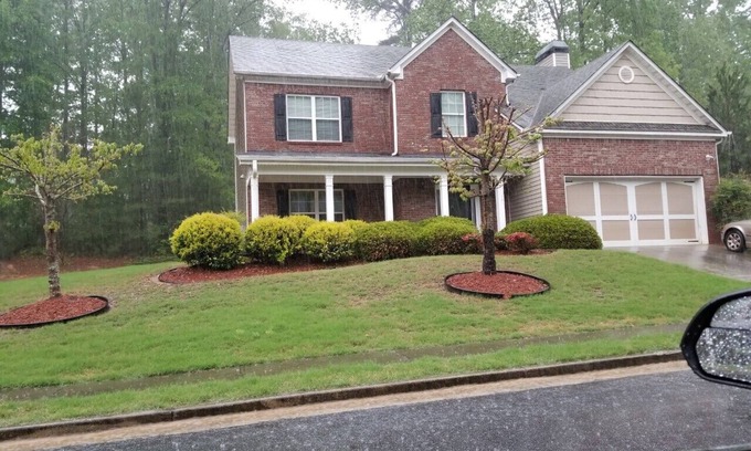 Covington Casa | Kozy Home Away From Home mins from VD Tours , Film, Corps & Major Attractions