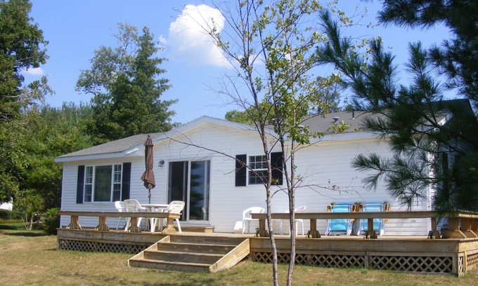 Maple City Cabaña | "Kozy Nook" en el Sunset Side de Big Glen Lake