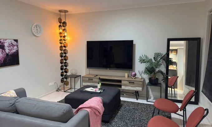 Paralowie Casa | KozyGuru | 3BR Retreat to ADL and Barossa in 40m