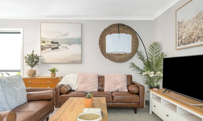 Marsden Park Casa | KozyGuru | Marsden Park | Charming 5Bed + Backyard