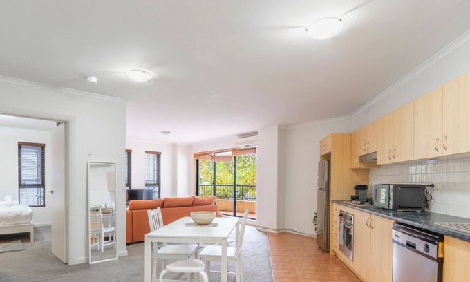 Redfern Apartamento | KozyGuru | Redfern | Cozy Apt near Train Station