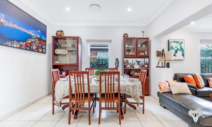 Rockdale Apartamento | KozyGuru | Rockdale | Spacious Modern 2 Bedrooms Holiday Home
