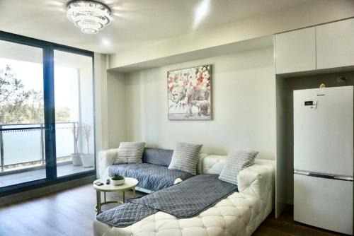 Wentworthville Apartamento | KozyGuru | Wentworthville | Kozy Style 2 Bed 2 Bath APT + Free Parking