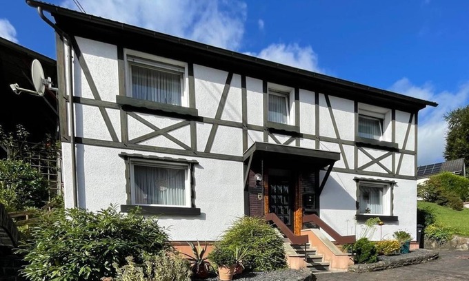 Hausen Casa | Kramer vacation home - charming retro-style vacation home in the Wiedtal valley