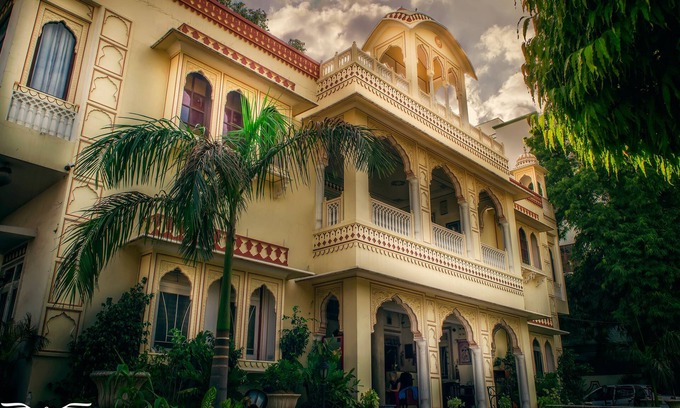 Bani Park Hotel | Krishna Palace: A Heritage Private Deluxe En-suite Room