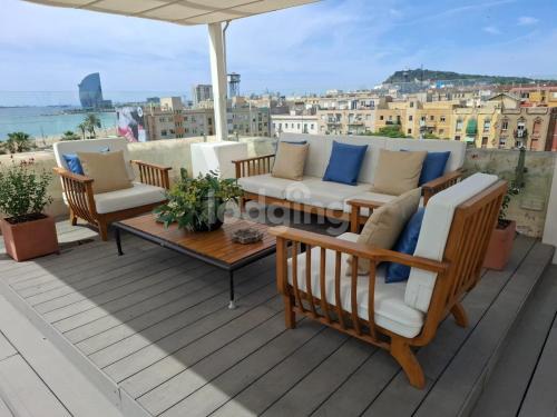 Barceloneta Apartamento | Kronos on the Beach Attic Suite