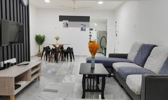 Kampung Darat Mak Bar Casa | Kuantan Town Staycation 2R2B@HTAA #Netflix