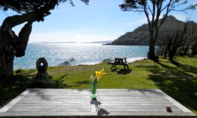 Kuaotunu Casa | Kuaotunu Beachfront - prime location for a great holiday!