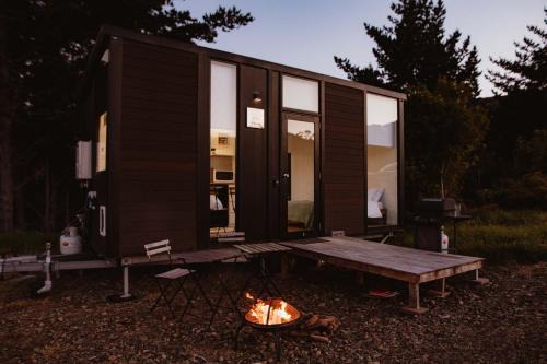 Kuaotunu Casa | Kūaotunu Cabin 2 by Tiny Away
