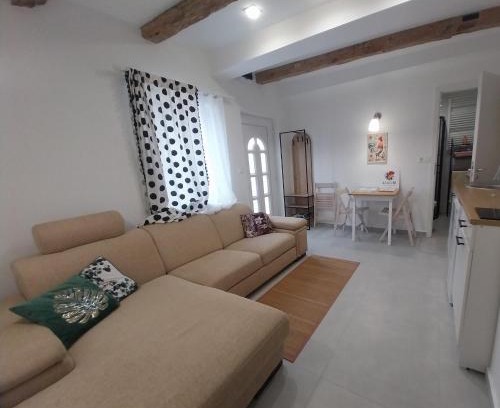 Siklos Apartamento | KukoriQ 2 Apartman