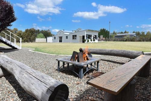 Broke Casa | Kulang Lodge in charming Broke with Large Swim Spa and games room suits up to 8 guests