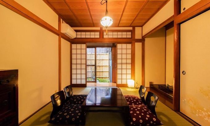 Nakagyo Ward Villa | Kumo Machiya estadía Nijojo: Una gran casa cerca de Kyoto famoso castillo Nijo-castillo