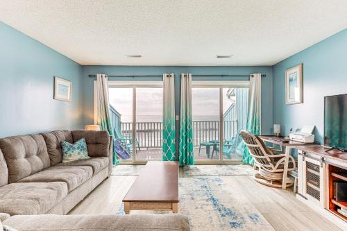 Kure Beach Apartamento | Kure Beach Condo with Panoramic Ocean Views!