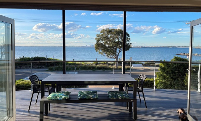 Kurnell Casa | Kurnell Waterfront home. nBayView. Just a few steps to calm beach.