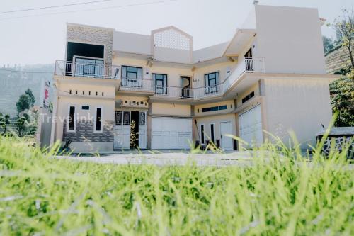 Kejajar Casa | Kurniawan By Travelink