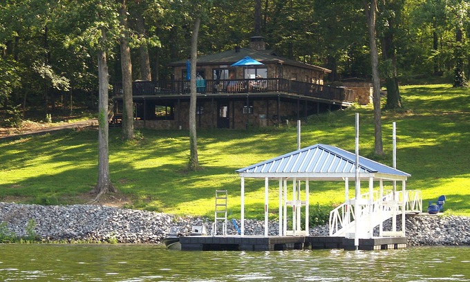 Almo Cabaña | KY Lake Unique Stone Cottage - Muelle privado / Alquiler de embarcaciones más finas de la zona *