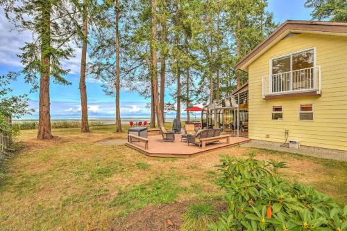 Comox Casa | Kye Bay Winter Beach House