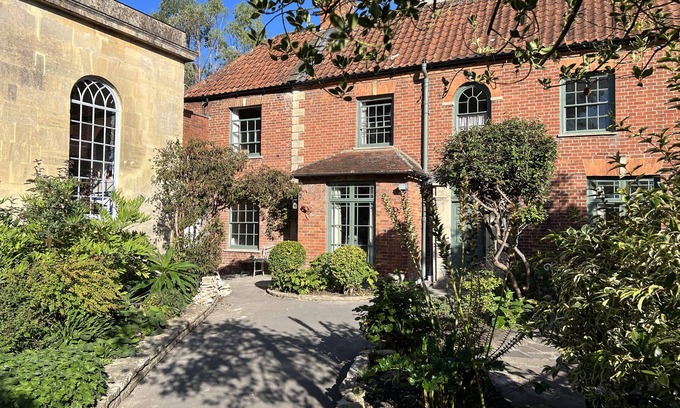 Glastonbury Casa | KYLEMORE, pet friendly, character holiday cottage in Glastonbury