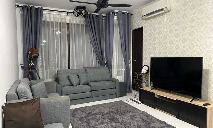 Ayer Keroh Apartamento | Kyra The Heights Residence Condo Ayer Keroh Melaka WiFi, Netflix & Pool