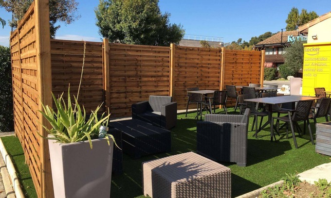 La Penne-sur-Huveaune Hotel | Kyriad Direct Marseille Est - La Valentine