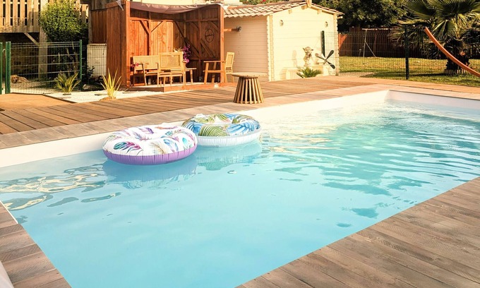 Hure Casa | Casa 150 m2 bañeras de relajación con bañera de hidromasaje, sillón de masaje, buhardilla