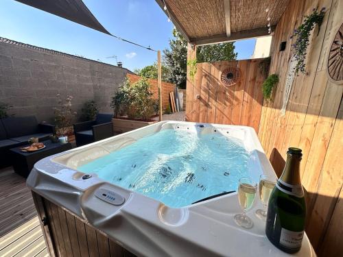 Barbatre Apartamento | L échappée Rémoise, jacuzzi proche caves champagne