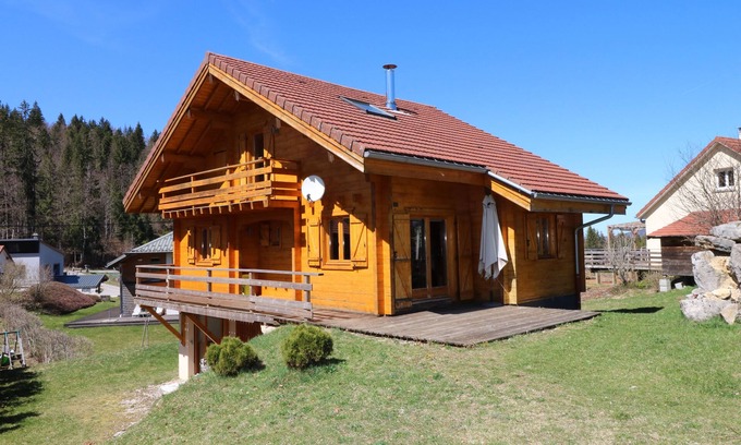 Premanon Chalet De Esquí | L'écrin des Epicèas chalet sleeps 9